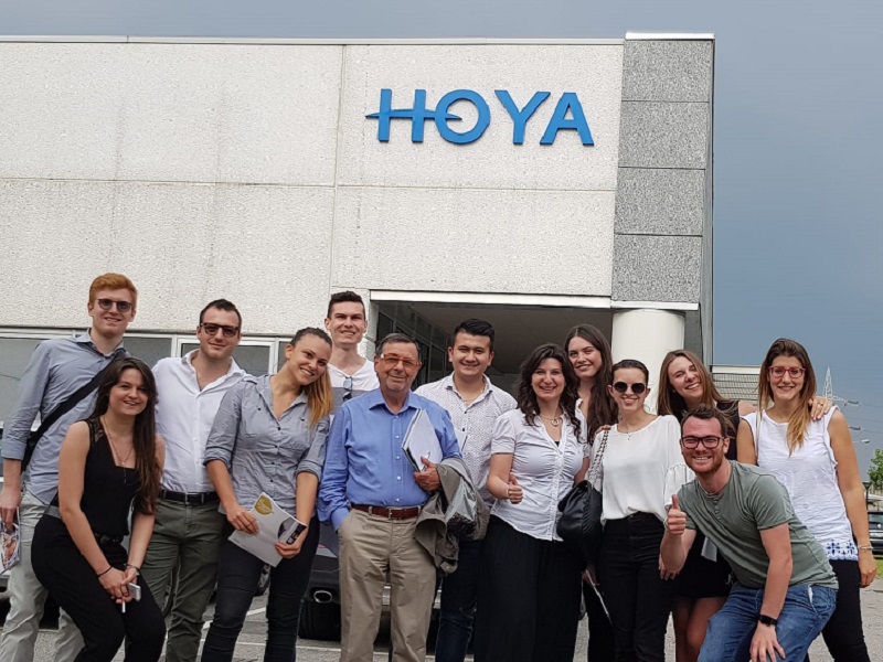 Gli studenti di Optometria in visita alla Hoya Lens Italia - Scuola di  ottica e optometriaScuola di ottica e optometria
